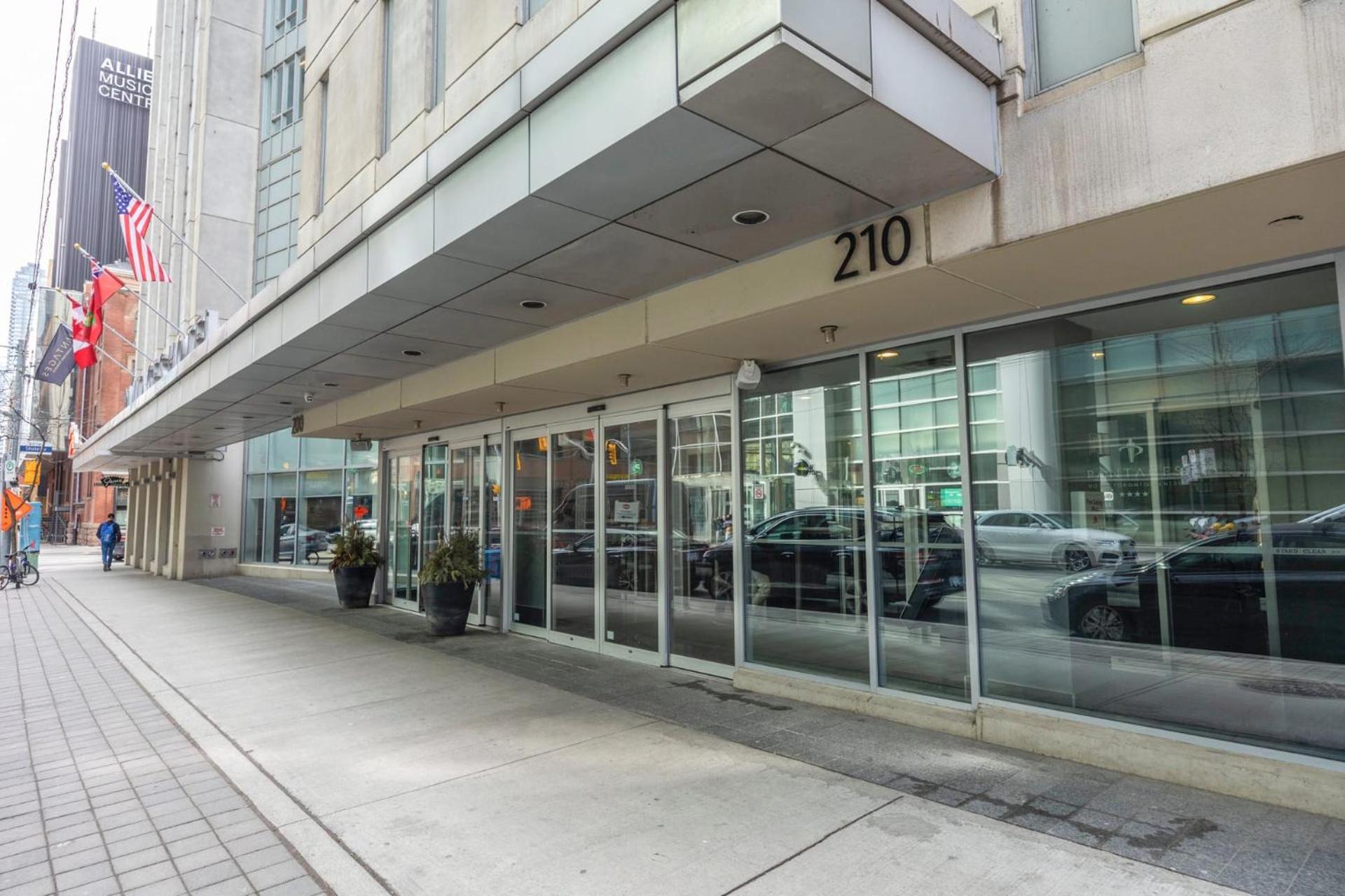 Modern 2-Bedroom Condo W Floor To Ceiling Windows Toronto Exteriér fotografie