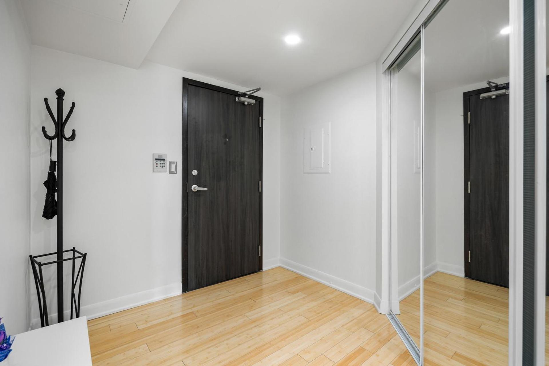 Modern 2-Bedroom Condo W Floor To Ceiling Windows Toronto Exteriér fotografie