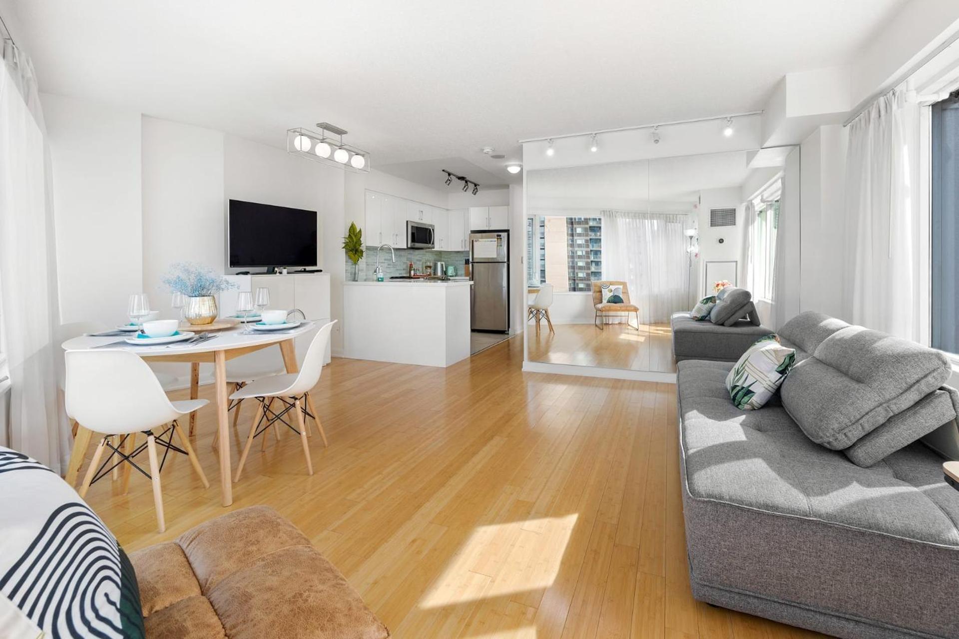 Modern 2-Bedroom Condo W Floor To Ceiling Windows Toronto Exteriér fotografie